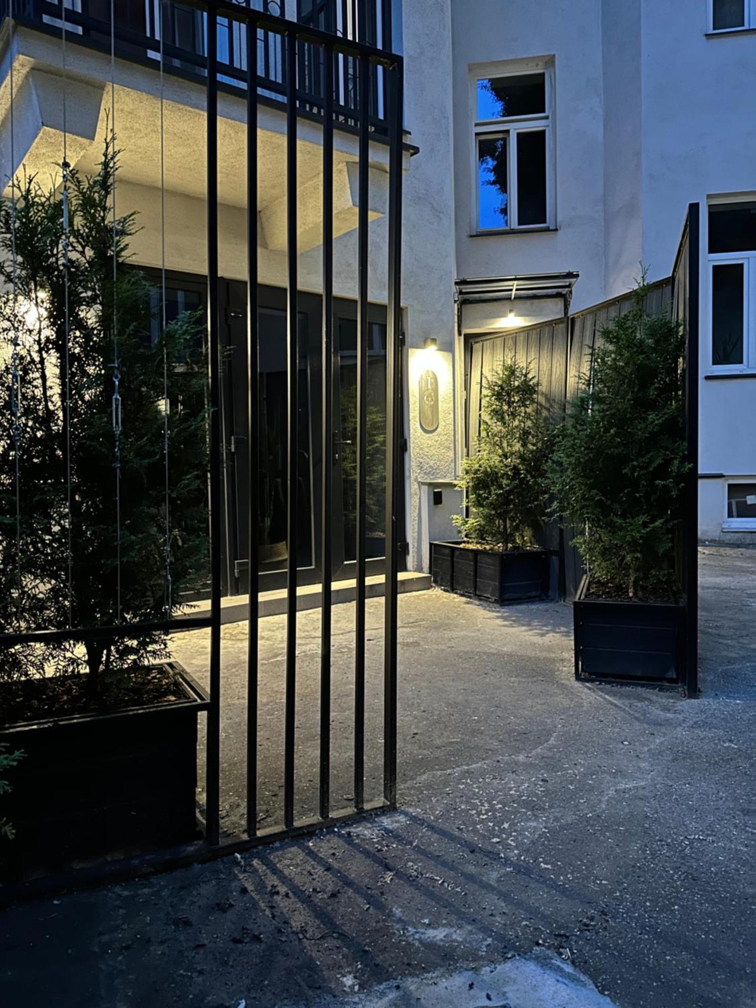 City Garage Apartment - Lwowska 9 วอร์ซอ ภายนอก รูปภาพ